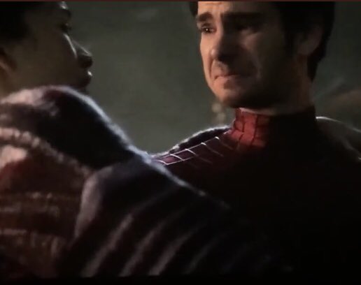 turquoise_lilyc's tweet photo. #SpiderMan #SpiderManNowWayHome SPOILERS
.
.
.
.
.
.
.
.
.
.
when I tell you that I fucking sobbed, I FUCKING SOBBED HE COULDNT SAVE HIS GWEN BUT HE SAVED PETER’S MJ 😭😭😭😭 AND HIS FACE I COULDNT AND STILL CANT HANDLE IT 😭✋ https://t.co/hOfFBhsTiu