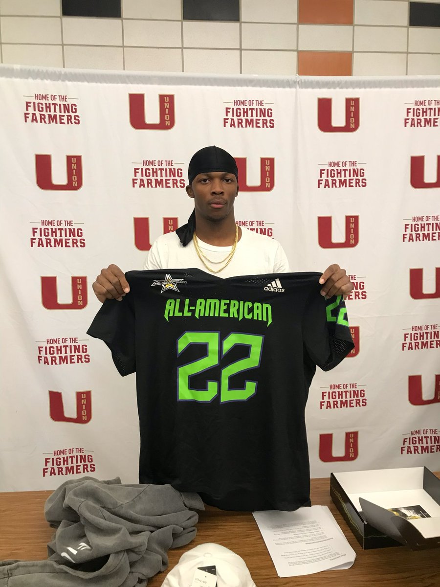 UnionHS_Sports's tweet photo. Congratulations to @davisonigb Union’s All American who will be representing us at the Adidas All American Bowl #WeareproudofU https://t.co/hDJopJEVqm