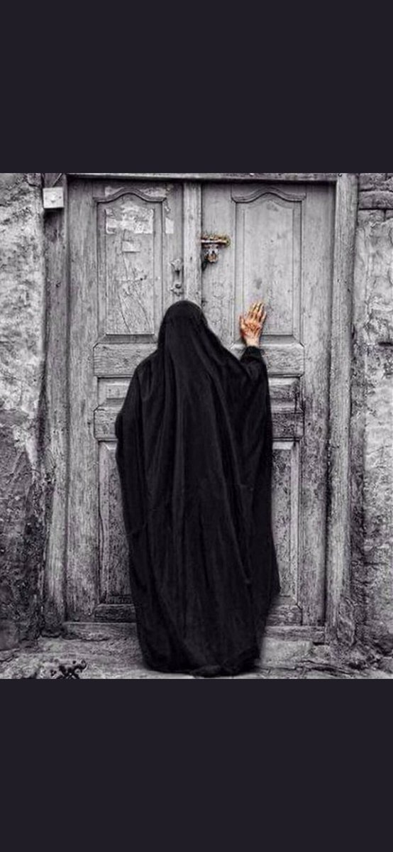 سمع أمه تطلب
من جارتهم ملح فقال يا أمي لماذا تطلبين منهم وأنا أحضرت لكم ملح  قالت لأنهم دائماً يطلبون من عندنا وهم فقراء فأحببت أن أطلب منهم شيئاً بسيطا لا يُكلفهم وأنا لست بحاجة له لكن أحببت أن أحسسهم أني أيضاً أحتاج لهم لكي أُسهل عليهم أن يطلبوا ما يحتاجوه منا ولا يخجلوا♥️..