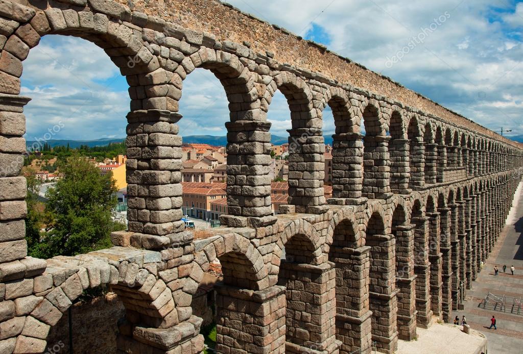 pasanchezmatas's tweet photo. Aléjese de los palacios el que quiera ser #Justo. La #Virtud y el #Poder no se hermanan bien.
#MarcoAnneoLucano
#FelizFinDeSemana
#Acueducto
#Segovia
#España
#FelizNavidad2021
#PASM2021 https://t.co/2kuDWrsrAR