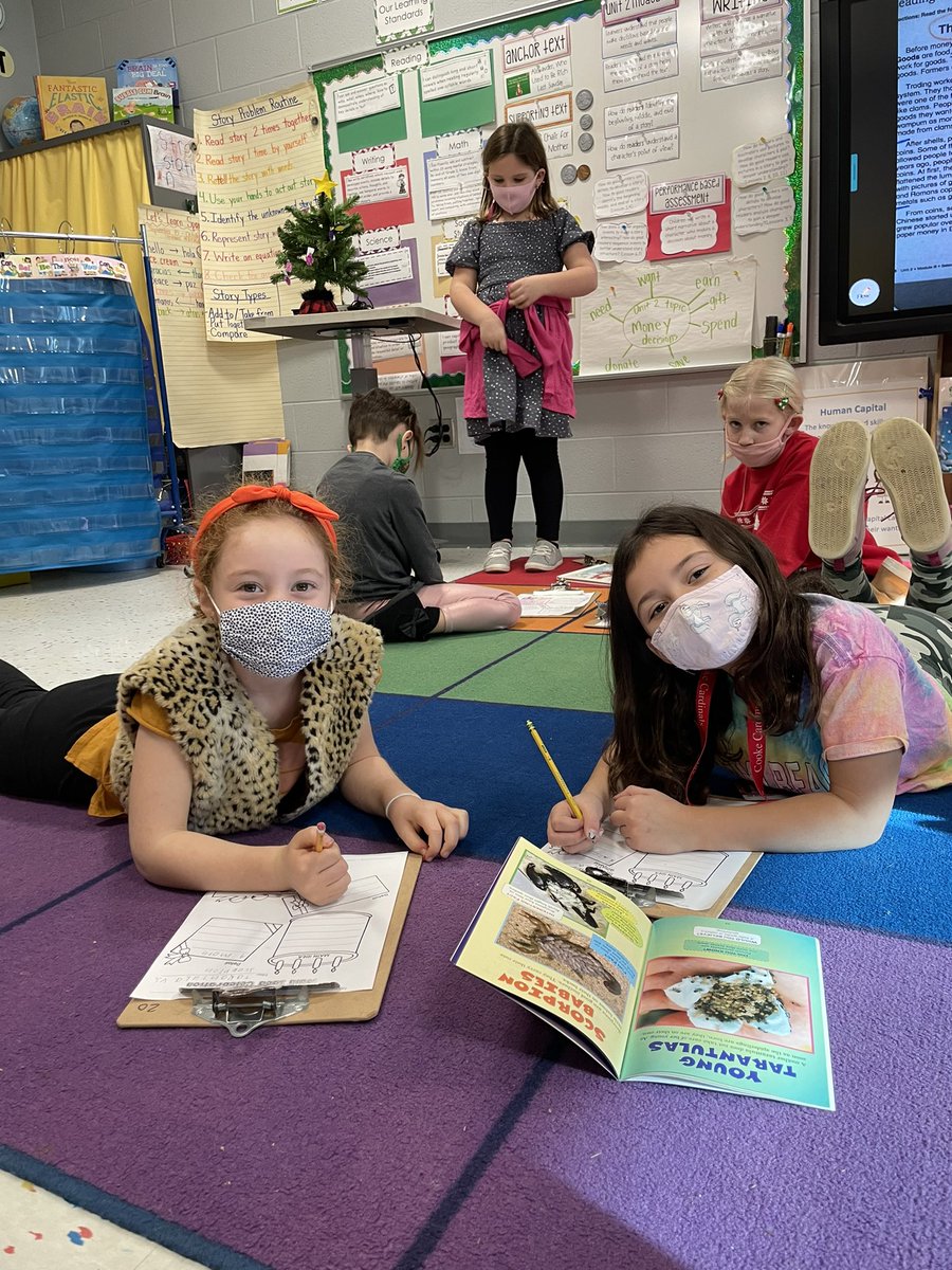 CookeG102's tweet photo. Reading with friends and collaborating to cite the main idea and key details of texts! Way to go! #12DaysTwitter #WFCPride https://t.co/8nYiQcSCh7