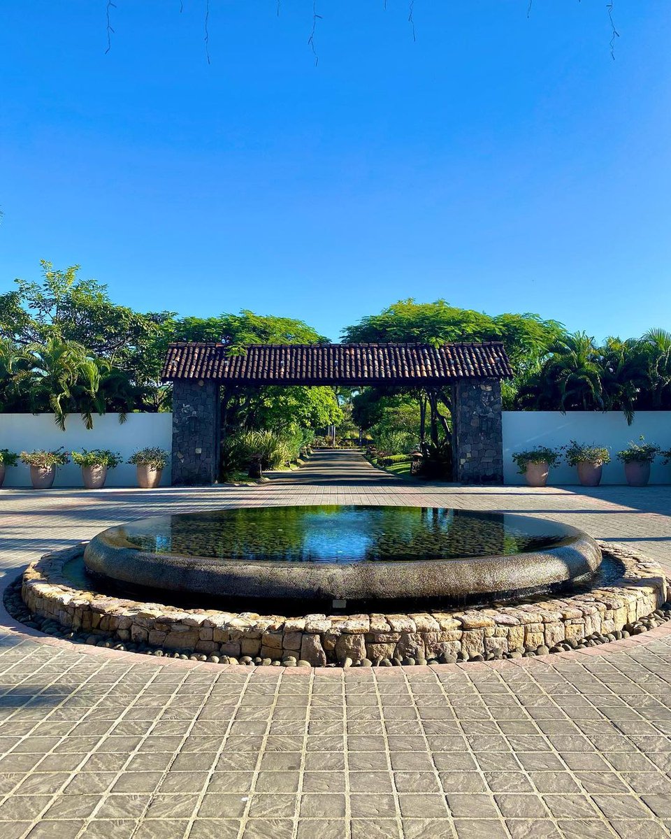 "Thank you JW Marriott Guanacaste for an incredible Costa Rican vacation 🇨🇷⁣
⁣The property is amazing with views around every corner, private beach access, amazing food and lovely entertainment! 10/10 recommend 🙌🏾✨⁣" Photos  via <a href="/jvogue92/">JayN</a>.

⁣