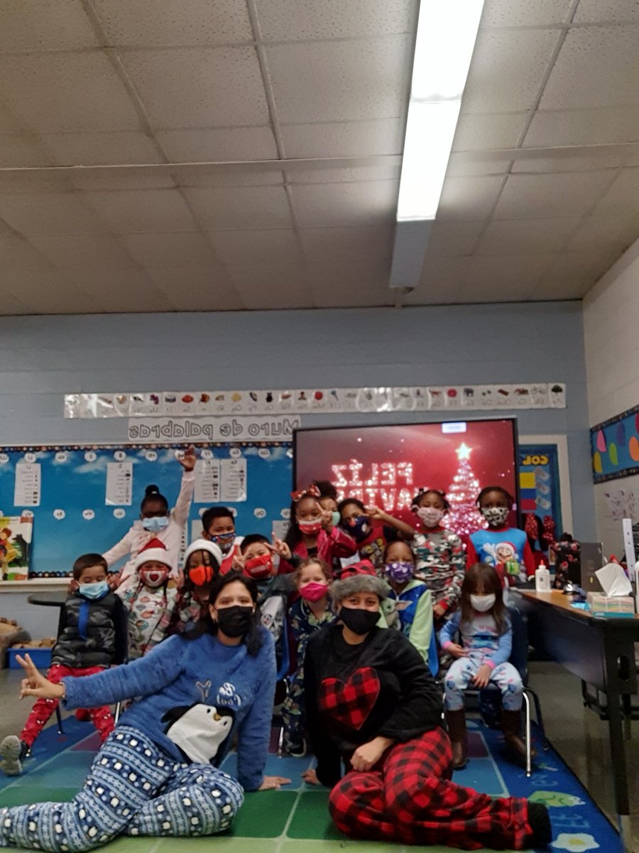ElizabethArita5's tweet photo. Today was pajamas day @WHOwenES Welcome winter break ☃️
@ParticipateLrng https://t.co/F0HOUSrpLJ