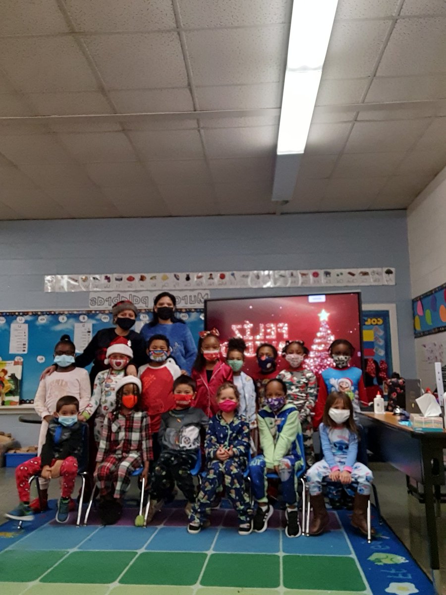 ElizabethArita5's tweet photo. Today was pajamas day @WHOwenES Welcome winter break ☃️
@ParticipateLrng https://t.co/F0HOUSrpLJ