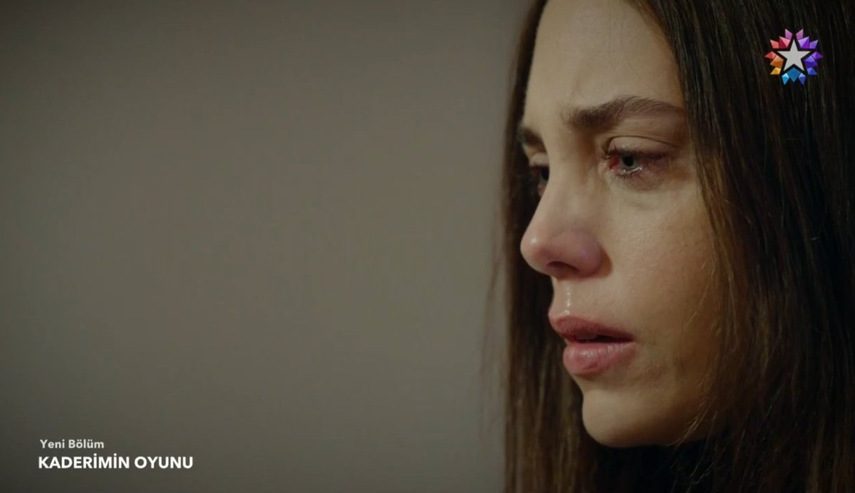 #KaderiminOyunu Öykü Karayel kocaman bir oyuncusun gerçekten. Ne güzel yansıyor kalbindeki duygular gözlerimize. Akan gözyaşların aslında içinde tutup sustukların. Bu sessizlik hayra alamet değil ama er ya da geç bir patlama gerçekleşecek. 👏👏