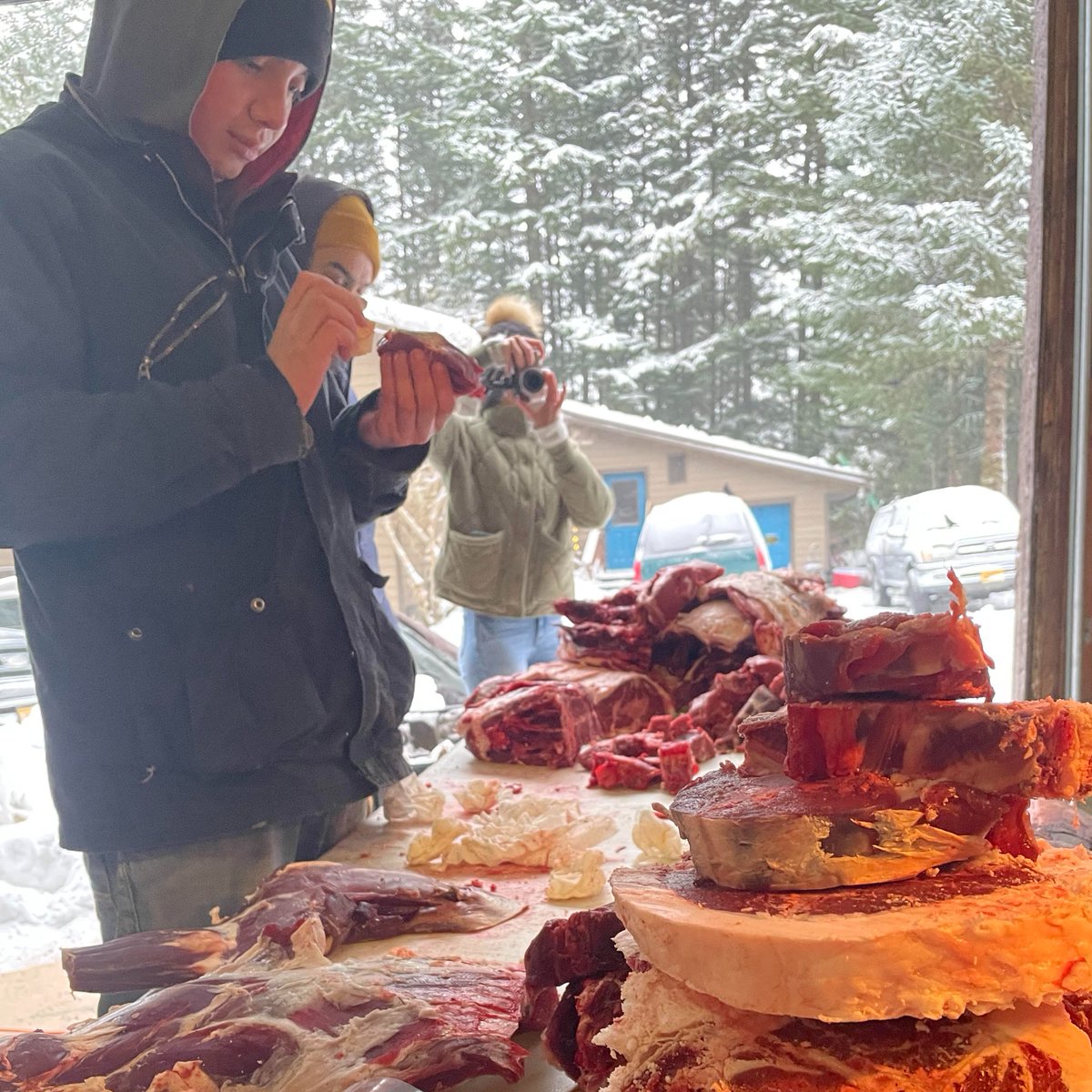 Native youth prepare traditional subsistence food (deer meat) for distribution.

Let’s take care of our elders!  #HappeningToday Native Elders food distribution. 

For more information, contact our office: info@nativeconservancy.org or call us at (424) 732-3276

#FoodSovereignty