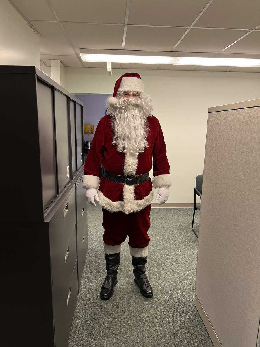 Santa heading out to make a surprise visit to Copopa! Enjoy your holiday break Raider Nation!! <a href="/graigbansek/">Graig Bansek</a> <a href="/CopopaElem/">Copopa Elementary</a>   #oursuperintendentrocks