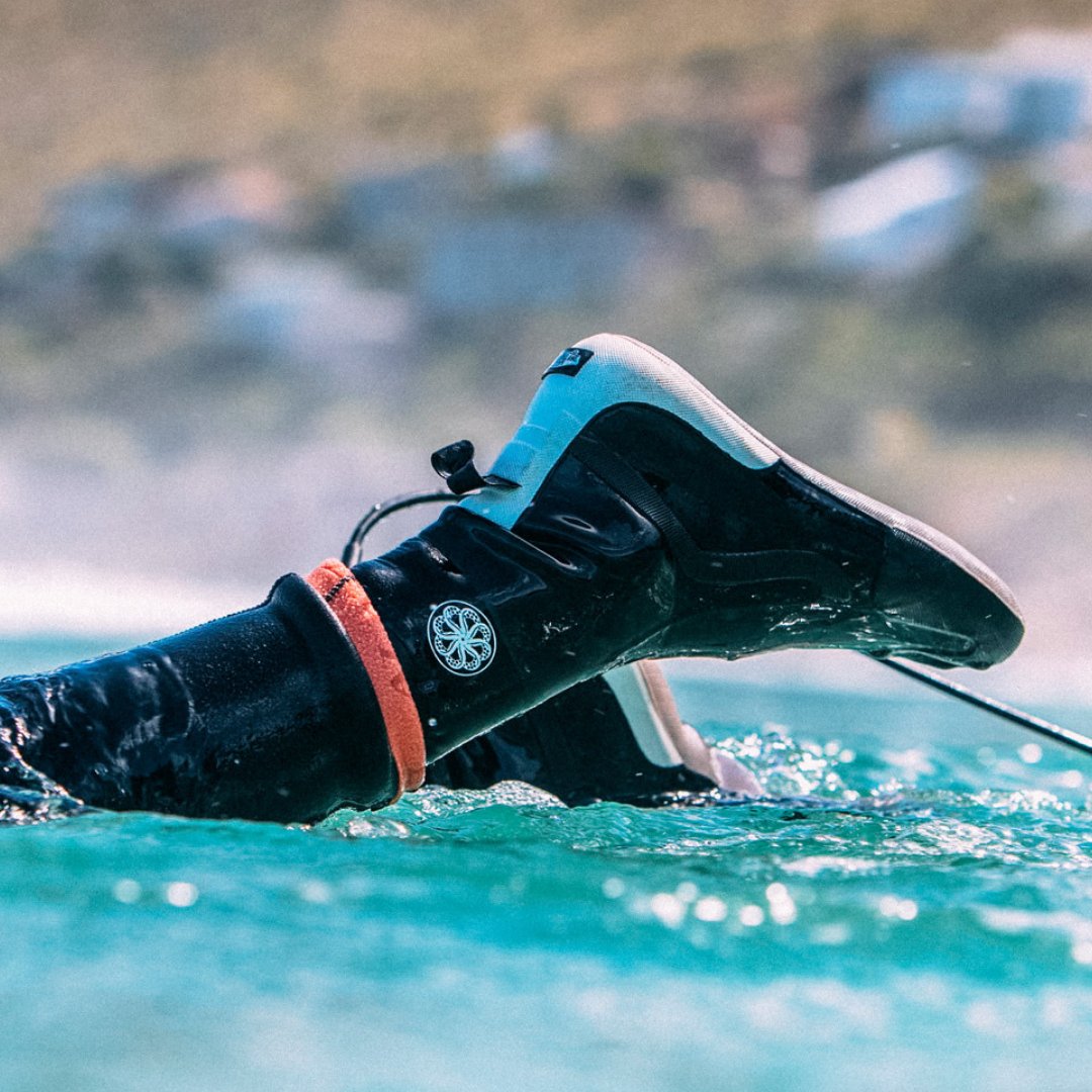 VansBrasil's tweet photo. A coleção Vans x Octopus celebra a estética minimalista e o surf em sua essência.
Encontre o resultado da colaboração em revendedores autorizados, nas Vans Stores e em https://t.co/rmXHscyxyj
#VansSurf https://t.co/yGhoNur517