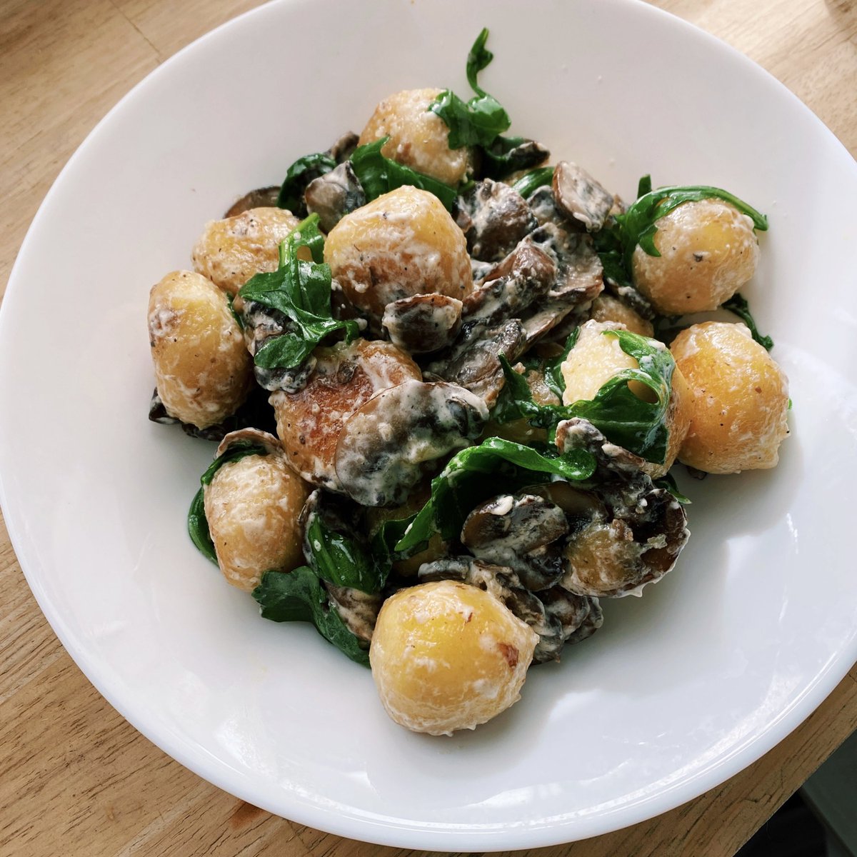 CookingOnBudget's tweet photo. Made #traderjoes truffle cream cheese stuffed gnocchi with mushroom and arugula + the truffle dip 😛 #truffle #homemade #lunch https://t.co/Q9aALnBE0a
