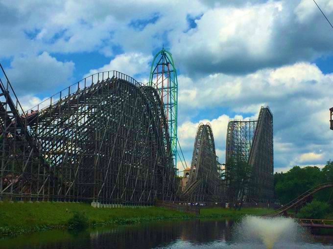 Coaster365's tweet photo. #9 - El Toro - Six Flags Great Adventure
Probably, especially in the back, my favorite first drop of all time. Toro just never gets old. The Rolling Thunder hill, plus those quick transitions, is one of my favorite endings to a ride as well!
#25DaysOfRollers #25DaysOfCoasters https://t.co/lDIw875zPl