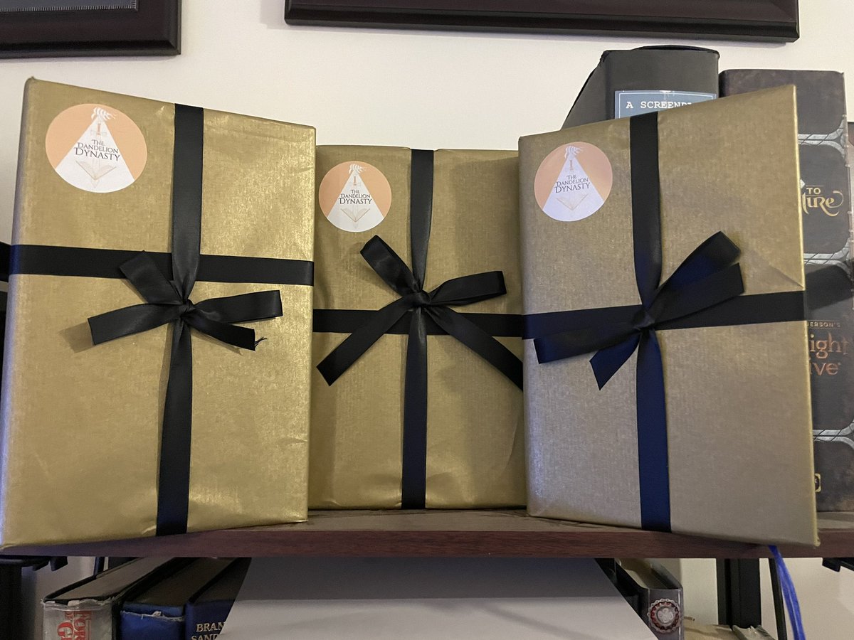 The Bowing Bookshelf (bowingbookshelf) Twitter