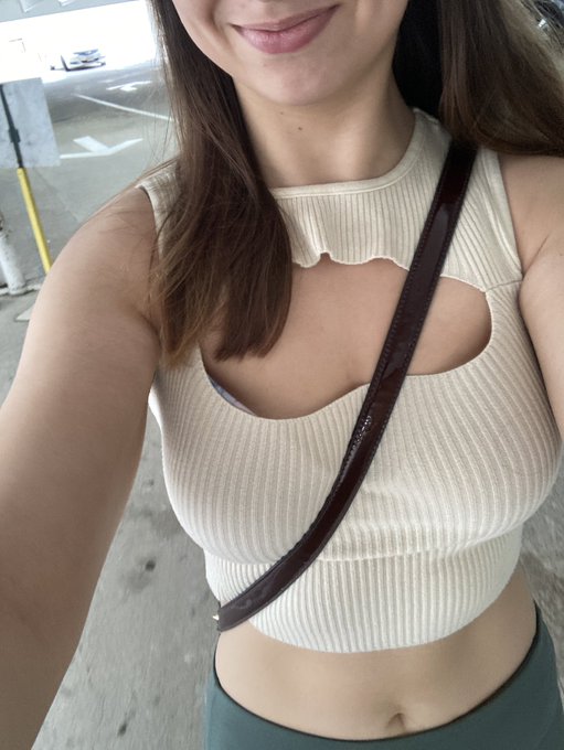 When you can still wear short sleeves and crop tops in the middle of December&hellip; https://t.co/qdC7JQtO<a href="/tag/horny"class="tags"><span>#horny</span></a>