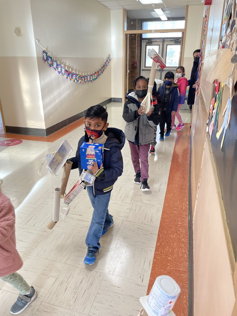 We love becoming scientists in Kindergarten!🥼🧪For our science unit on Energy and the Sun, we investigated what happens to water when it is exposed to the sun. We created projects out of recyclable materials that could block the sun. #LookfortheAwesome