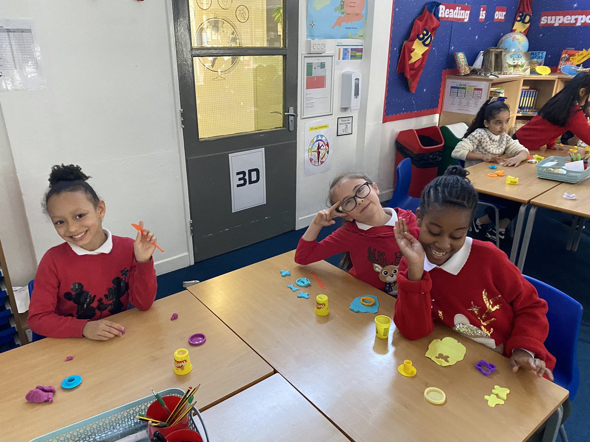 3D filled their token jar and enjoyed celebrating and getting creative with playdo!