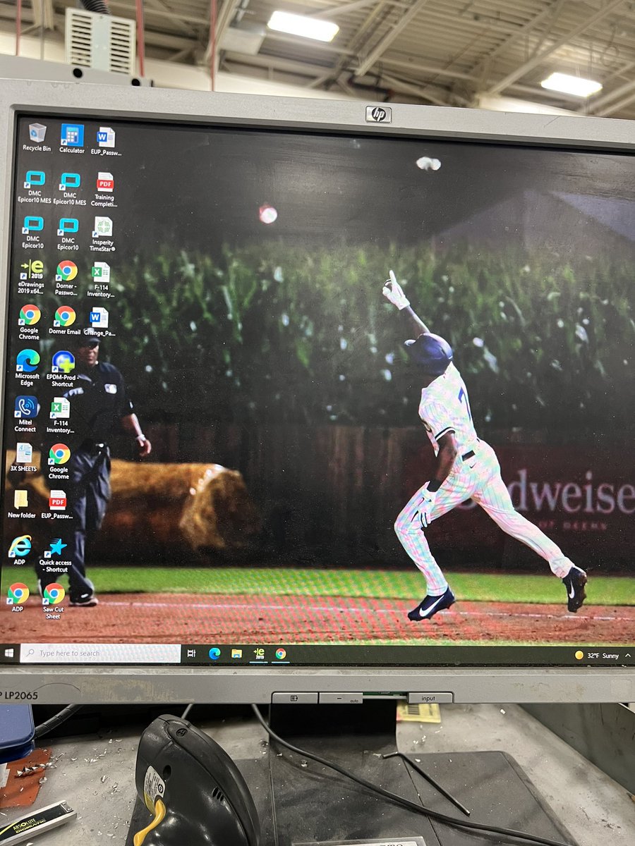 Hangry FC tweet media