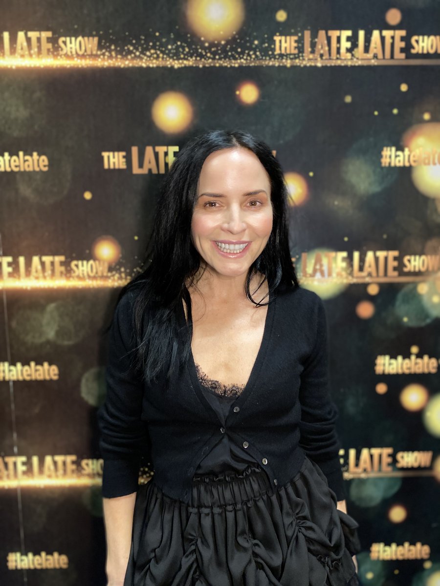 The wonderful <a href="/ACorr_Official/">Andrea Corr</a> is here! 🥰️

#latelate