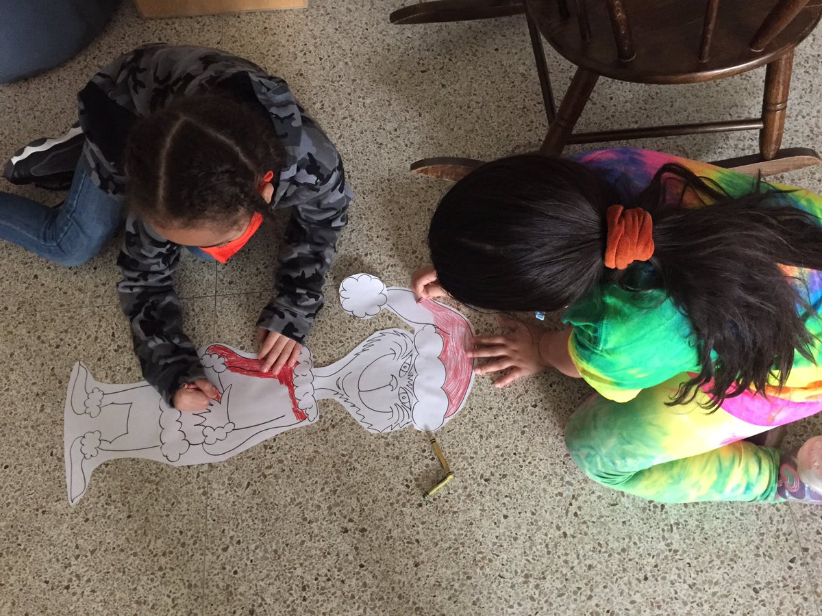 mrshueysclass's tweet photo. We had an awesome Grinch Day! @HayshirePOWER @sthomascysd https://t.co/axsW0BP1WP