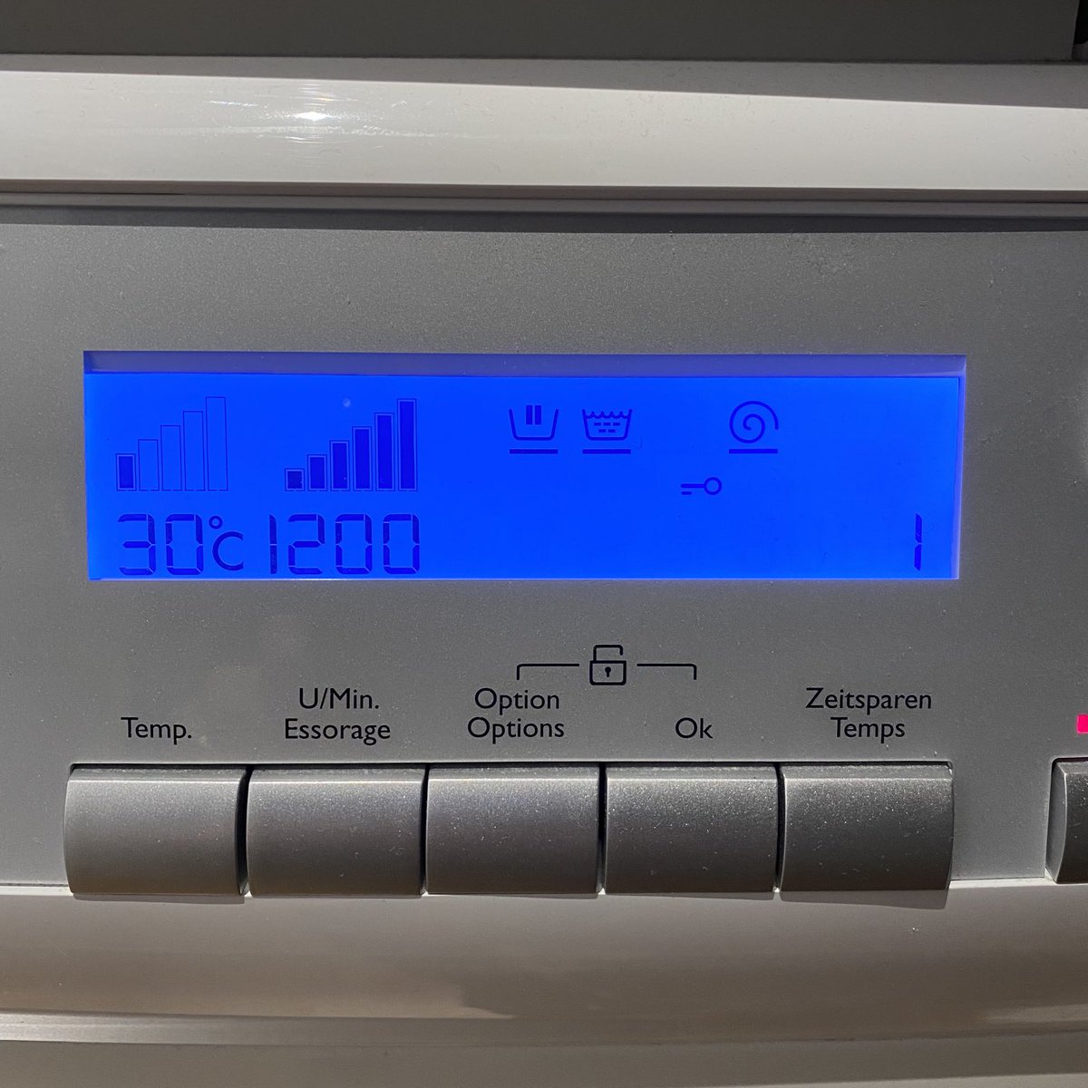 CSolenthaler's tweet image. Biggest lie ON EARTH. I‘ve been sitting next to that machine for at least 10 minutes now.