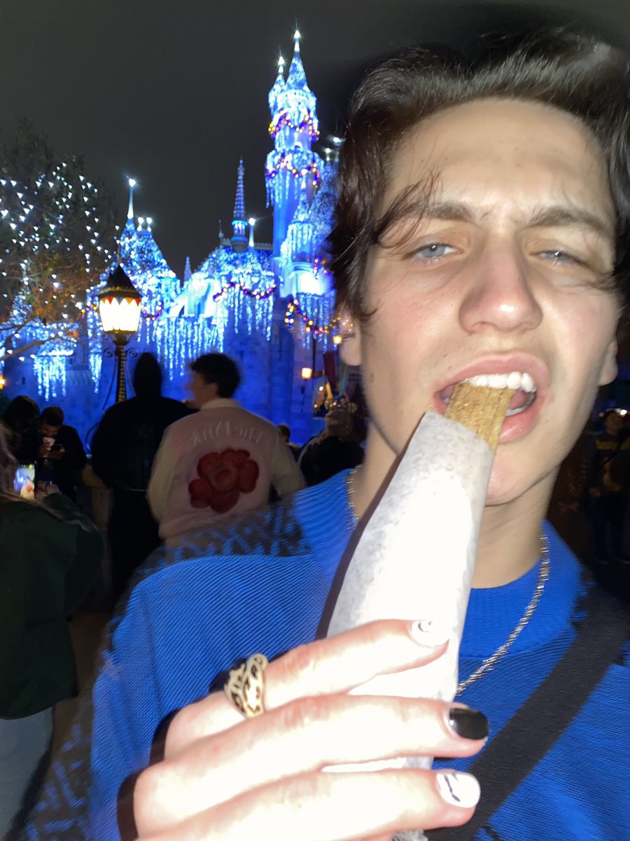 xhuddy's tweet photo. churro https://t.co/IZFW2uOSae