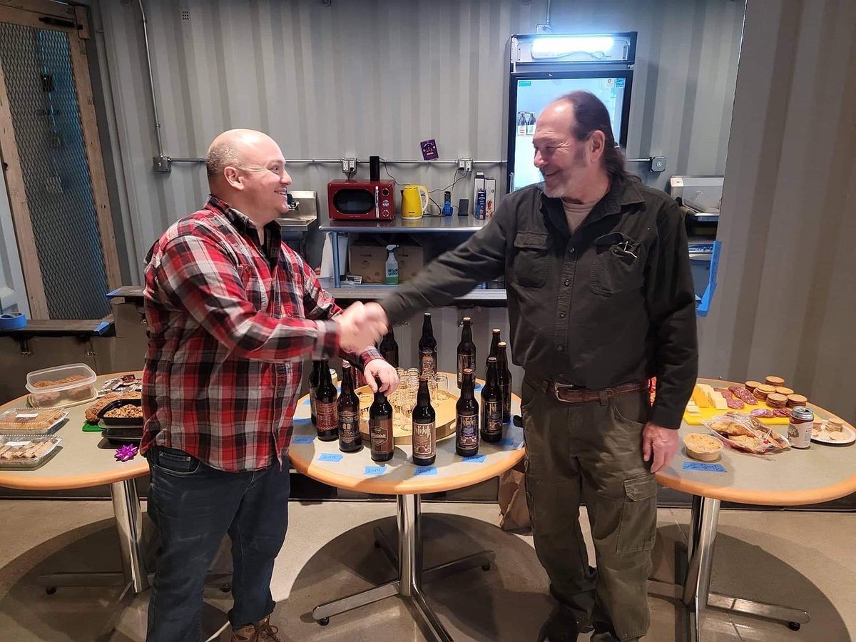 farthestsake's tweet photo. Honored to host some of our friends and Gary Bogoff from @BerkshireBrewCo to taste a 14 year vertical of Berkshire’s amazing Holidale! It was a great excuse to use our 85% completed taproom. #holidale #massbreweries https://t.co/M65Q3T1PPC