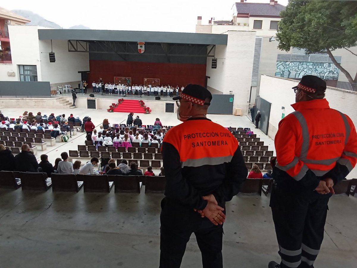 PCSantomera's tweet photo. para el #Centamen_Villancicos_2021. Siempre dando una máxima #Seguridad.
🚨🚨🚔🚔Seguimos #ALERTADOS ante cualquier situación de #Emergencias
@AytoSantomera https://t.co/5sRqrelFZu