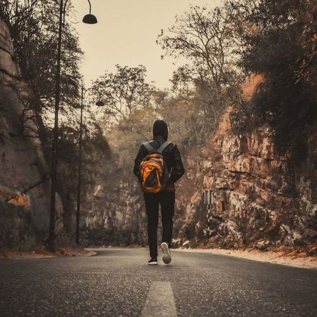 "وغدًا ستشرقُ للمدى ، وغدًا ضياؤكَ ينبلج ضاقت ولكن لا تخف ، ضاقت عليكَ لتنفرج"