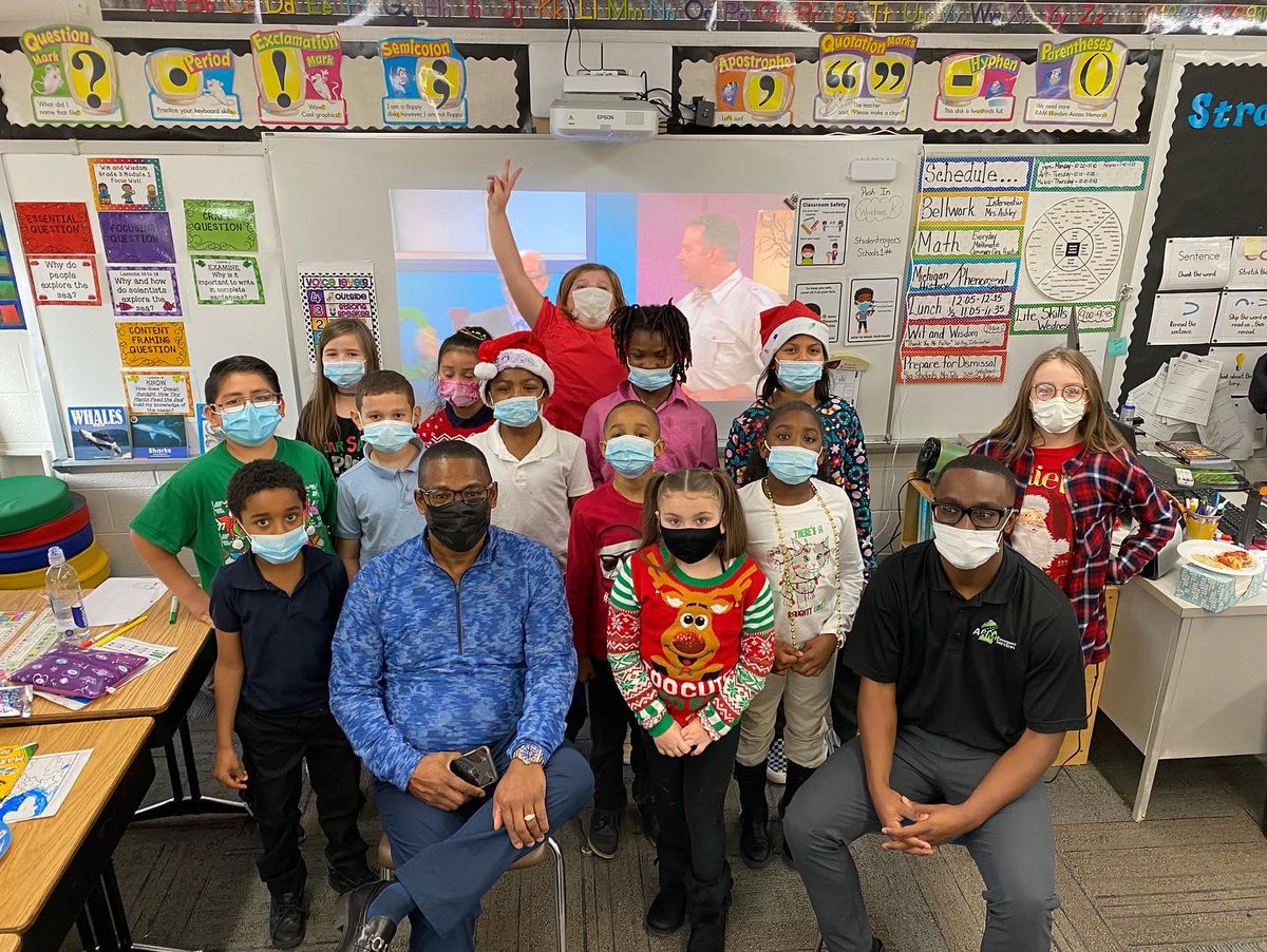 rodd1962's tweet photo. ARM Pavement Services LLC and Jet’s Pizza was spreading joy for the holidays at Rogers Elementary School in Pontiac Michigan. @arm_pavement_services @jetspizza @ross_moore_ https://t.co/dD4NbbJjsr
