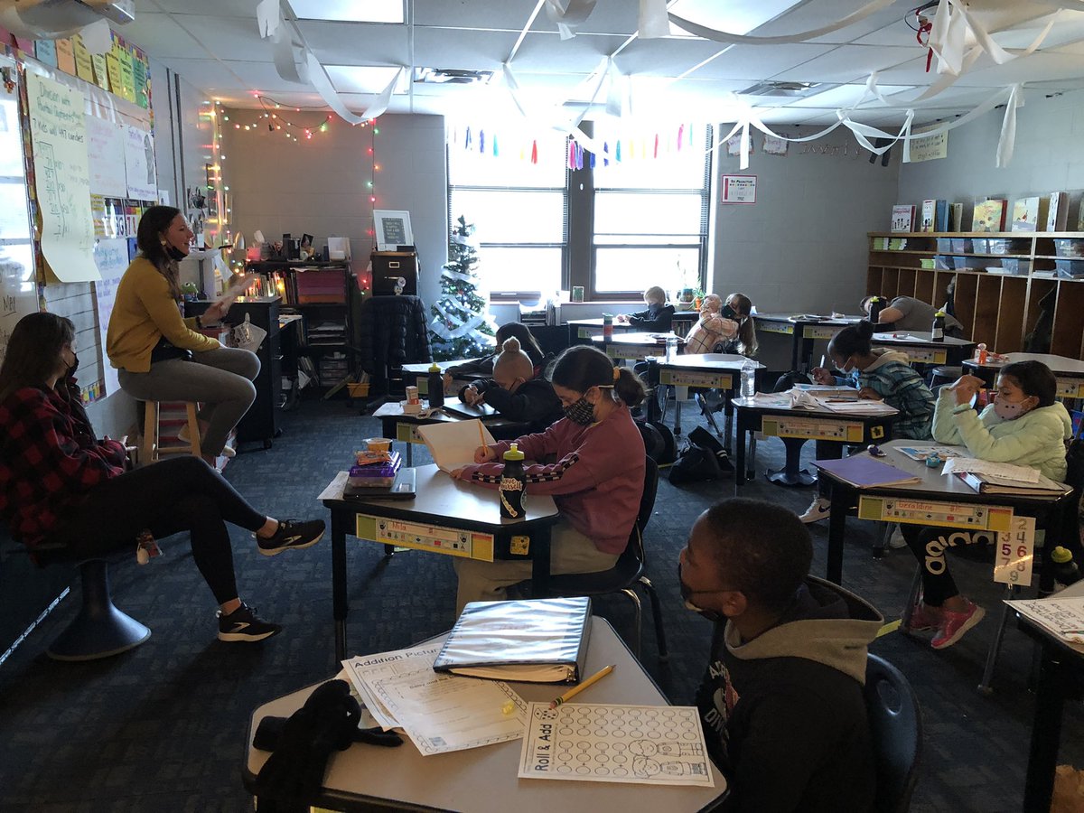 ms_enright's tweet image. Always a good day when @psycollablisten and Ms. Carnes come read to us! #isdstrong #3TEpride #isd4thgrade