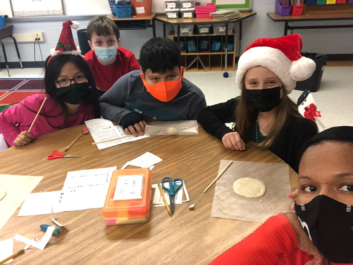 CPES5thGrade's tweet photo. Thanks to our wonderful parents who organized our craft for today! 5th graders created cuneiform name tags! https://t.co/sOdZ6pzBsb