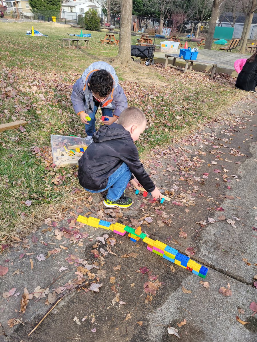 FerndaleEarlyEd's tweet photo. Mrs. Christopher's class having fun in STEM solving problems together by building a bridge where the water can pass through and the animals can cross. https://t.co/wkFLN08efP