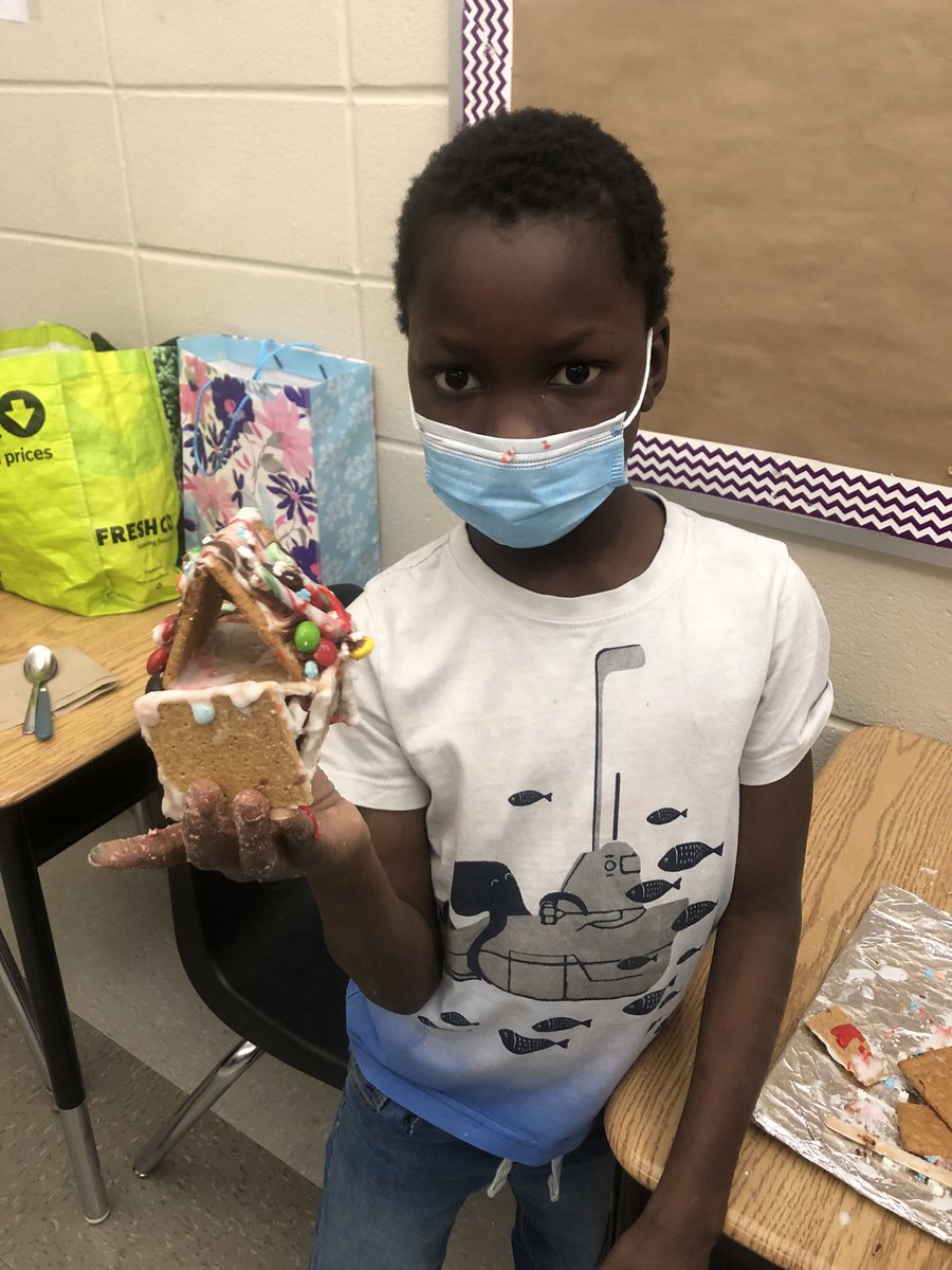 MrsTDugan's tweet photo. Final products. #MessybutFun #HolidayFun @MsBabic @BegleyBroncos1 https://t.co/wKFNAnjZzv
