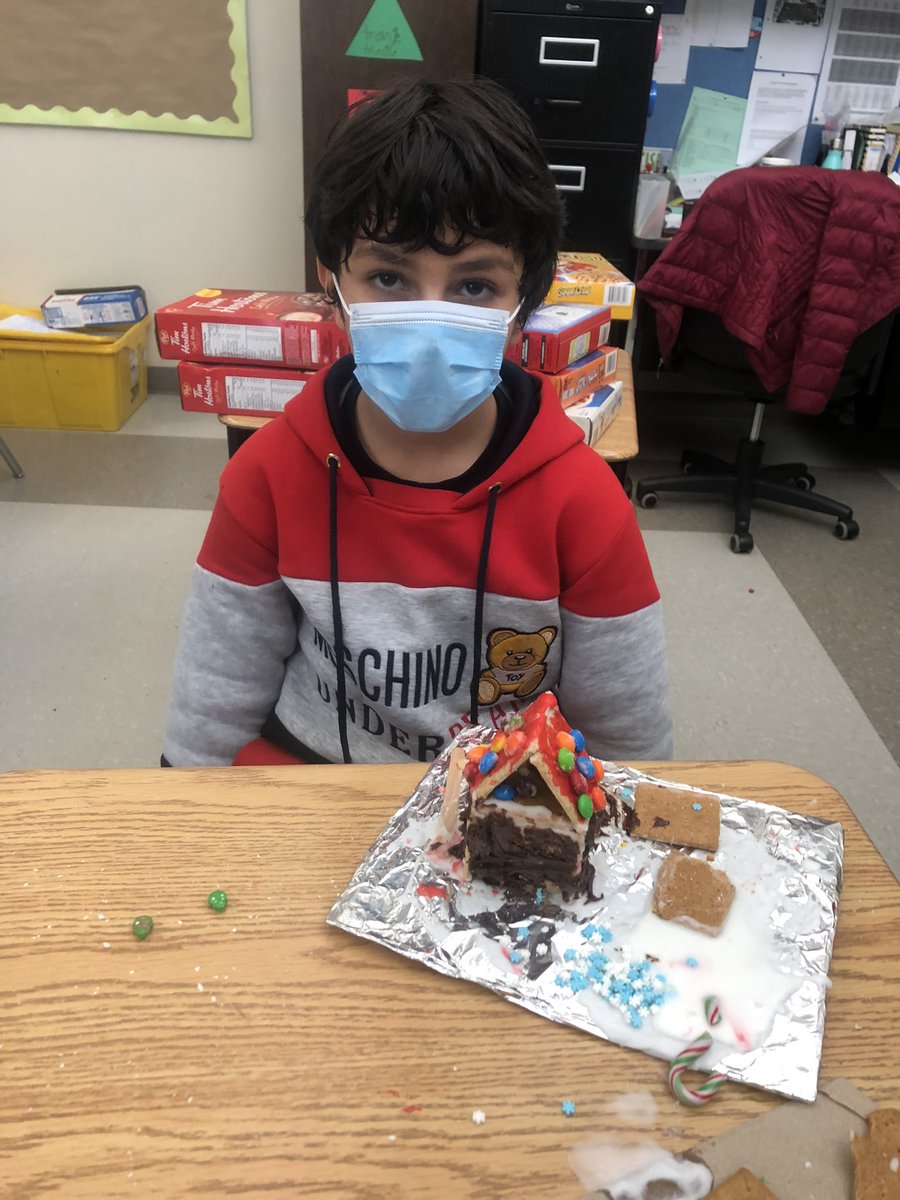 MrsTDugan's tweet photo. Final products. #MessybutFun #HolidayFun @MsBabic @BegleyBroncos1 https://t.co/wKFNAnjZzv