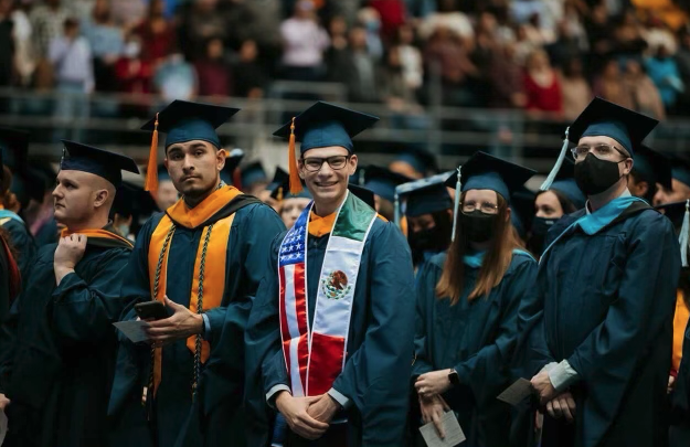 #LumberjackSpotlight  <a href="/nau1stgen/">NAU1STGEN</a> student finds his place in the lab &amp; the LSU. Meet Oscar Lujan: bit.ly/3m4JcZD.