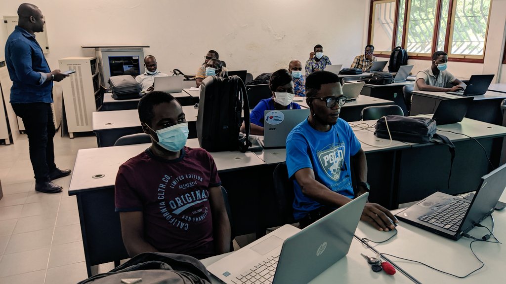 IndabaxTogo's tweet image. Second day of training in python #pythonDay on numerical and symbolic computation and on machine learning.
#indabaxTogo #AI #ML #TgTwittos