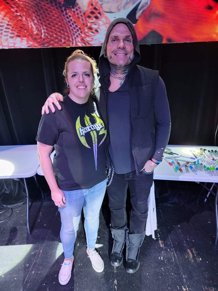 aPiNkCuPcAkE7's tweet photo. The man, The myth, The legend...20 years of missed moments and it finally happened... Thank you @JEFFHARDYBRAND https://t.co/TcAxkKhugO