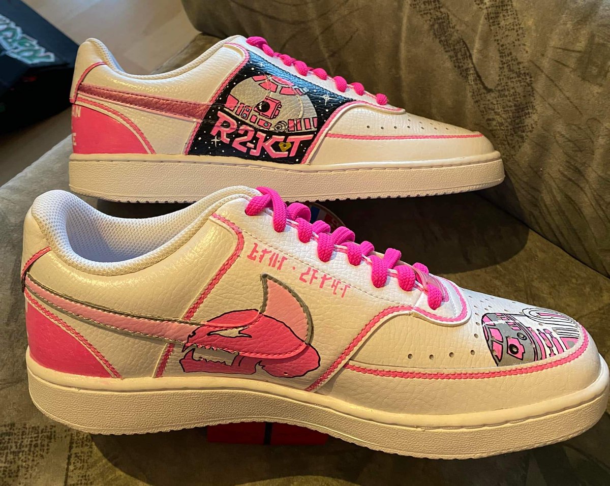 ArtooKatee's tweet photo. Hand painted shoes in the look of R2-KT and the German Pink Force. Great job, Dieter Mühlenbeck!
#pinkforce #germanpinkforce #r2kt https://t.co/LdUDHZAm3L