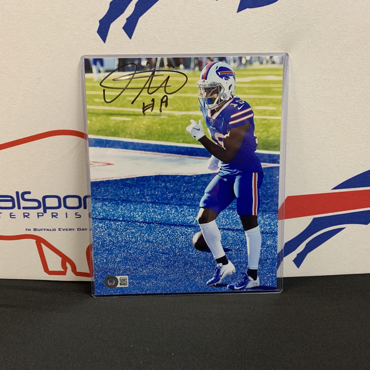 #TSE21DaysOfGiveaways

Day #20

We're going to give an Isaiah McKenzie autographed 8x10 photo to someone who retweets this tweet AND follows us!

We'll pick a winner tomorrow!