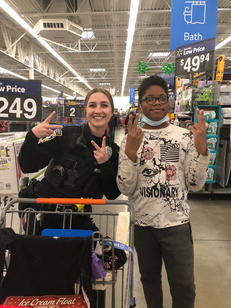 Having fun with Willowick PD shopping for my family!  Very special officers!  Kids are super excited!
#weschools