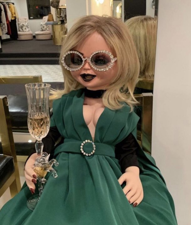 7CollectionUK's tweet image. Me at Christmas dinner, not helping to cook, not helping to clean, just drunk: