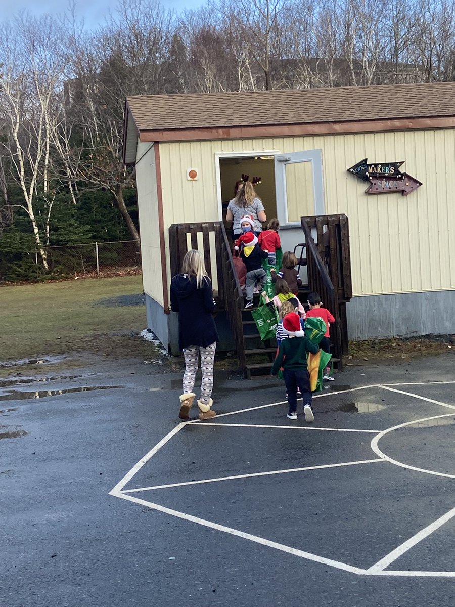 Gift mart today! Children loved the experience 🎄🎄