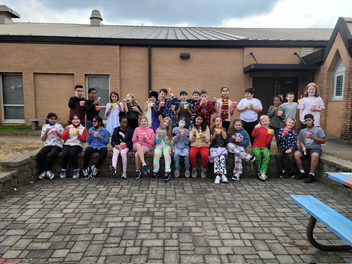 We had a great time eating snow cones as part of our winter themed celebration. We had a great 1st semester. #WinterBreak