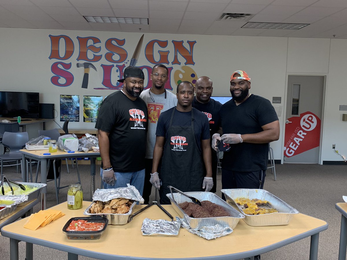 jaredpeters23's tweet image. AllPro Dads lived up to their names by preparing lunch for us. Teachers competed in a gingerbread man competition.  #EndingOnAHighNote #ColemanLove