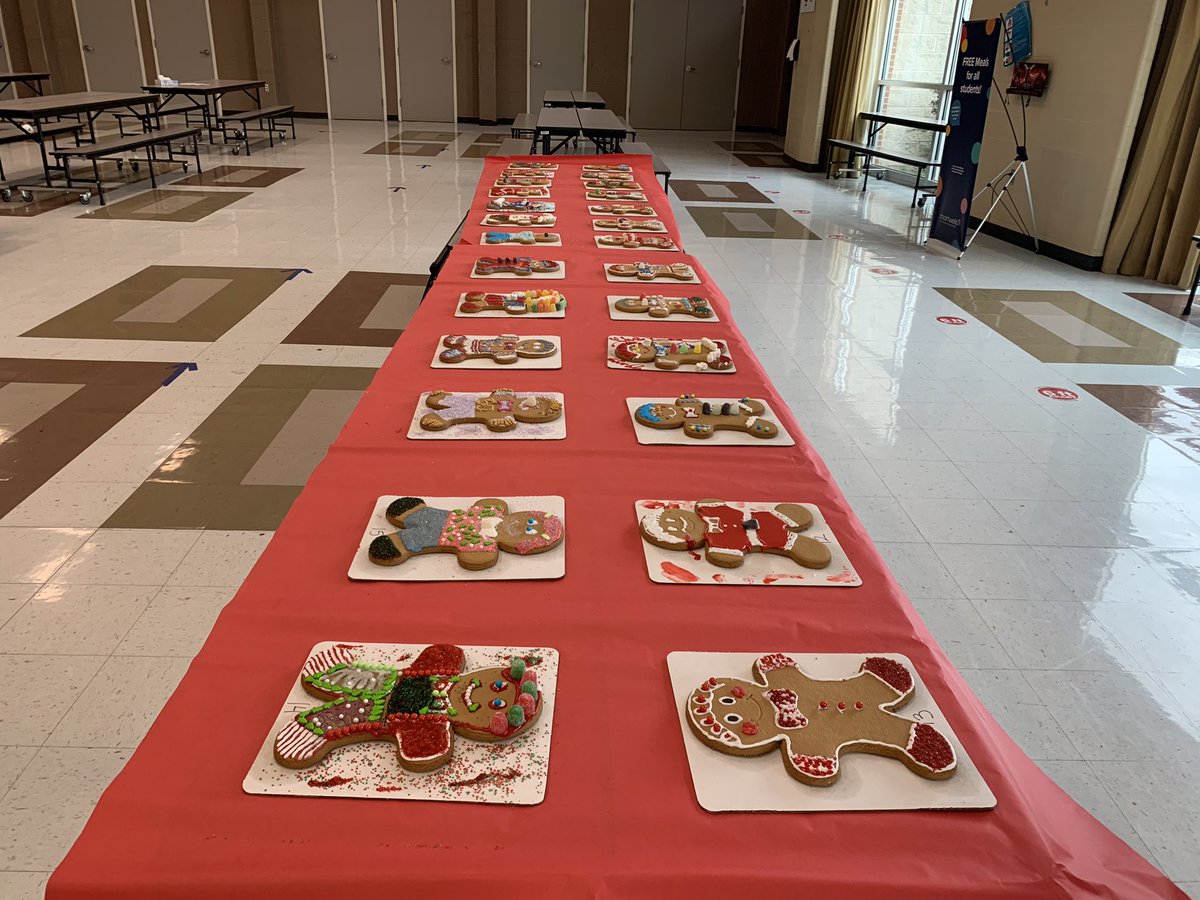 jaredpeters23's tweet image. AllPro Dads lived up to their names by preparing lunch for us. Teachers competed in a gingerbread man competition.  #EndingOnAHighNote #ColemanLove