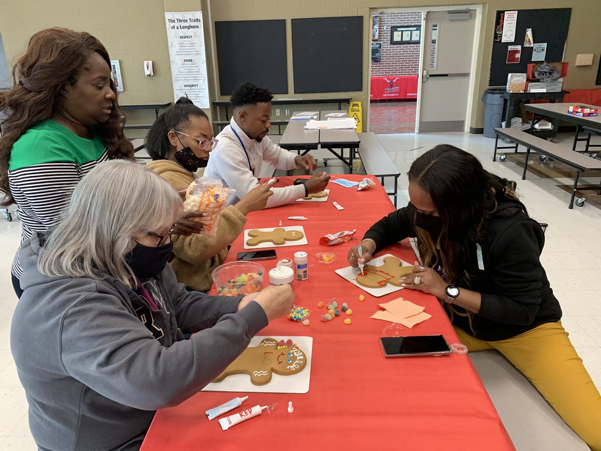 jaredpeters23's tweet image. AllPro Dads lived up to their names by preparing lunch for us. Teachers competed in a gingerbread man competition.  #EndingOnAHighNote #ColemanLove