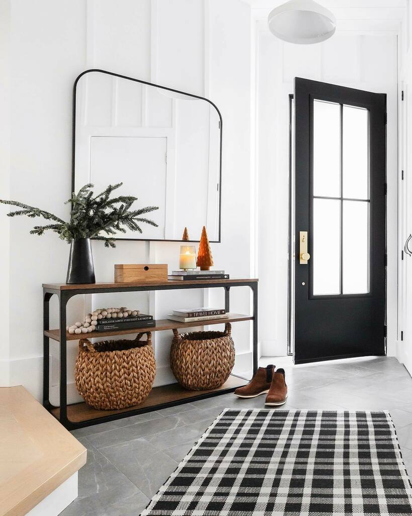 LeclairDecor's tweet image. Set a festive tone from the moment you walk in! 🎄#theleclairhome 

There’s still plenty of time to add seasonal touches to your home. All our remaining Holiday decor is 20% off over @ldshoppe! ☺️ instagr.am/p/CXmUFeXl7UG/