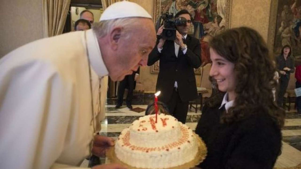 Gianluca Ferrara (@gianluc_ferrara) on Twitter photo Tanti auguri di buon compleanno a papa Francesco per i suoi 85 anni! <a href="/Pontifex_it/">Papa Leone XIV</a> per le sue "battaglie" a tutela dei più fragili, dell'ambiente e del disarmo è una luce dei nostri tempi. Auguri! facebook.com/Gianluca.Ferra… Tanti auguri di buon compleanno a papa Francesco per i suoi 85 anni! <a href="/Pontifex_it/">Papa Leone XIV</a> per le sue "battaglie" a tutela dei più fragili, dell'ambiente e del disarmo è una luce dei nostri tempi. Auguri! facebook.com/Gianluca.Ferra…