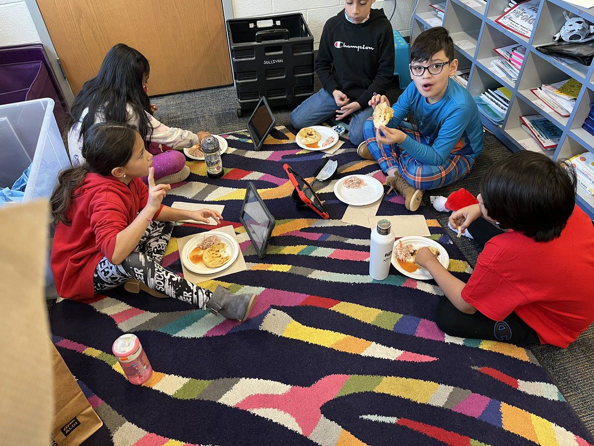 Nothing will top having an essay gallery WHILE eating homemade Pupusas!  <a href="/EscuelaKeyAPS/">Escuela Key Elementary</a> <a href="/KeyFantastic4th/">4th Grade</a>