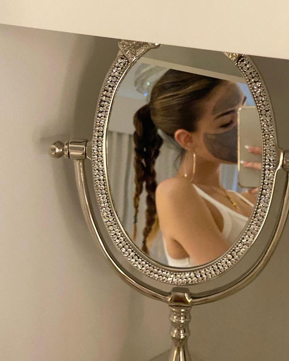 Daily_Celebz's tweet photo. Madison Beer https://t.co/BJcl1b8zaq