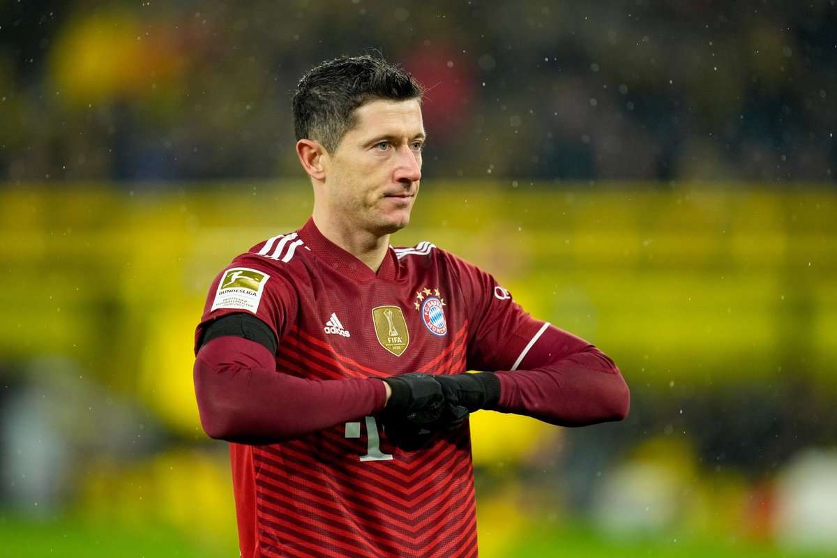 lnstantFoot's tweet photo. Le début de saison phénoménal de Robert Lewandowski avec le Bayern :

🇩🇪 19 buts et 1 assist' en 16 matchs de Bundesliga
🇪🇺 9 buts et 2 assists en 6 matchs d'#UCL https://t.co/NYv5PBv7oA