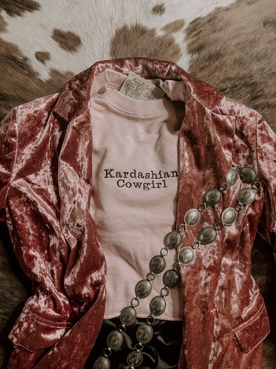 ITS THE FIT FOR ME! 
“Kardashian Cowgirl Crewneck” and this BLAZERRR 🥰😍
